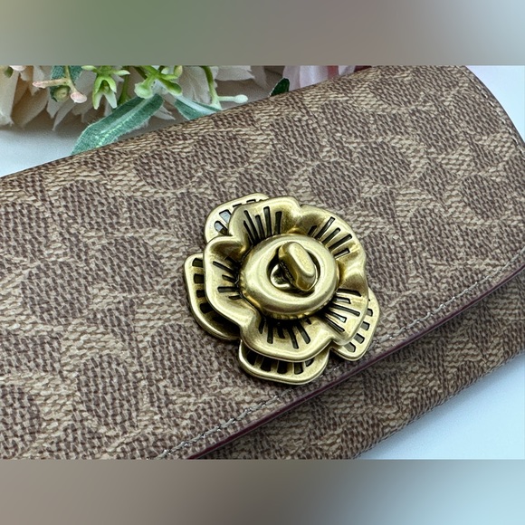 Coach Sunglass Signature Canvas Case - Picture 9 of 15